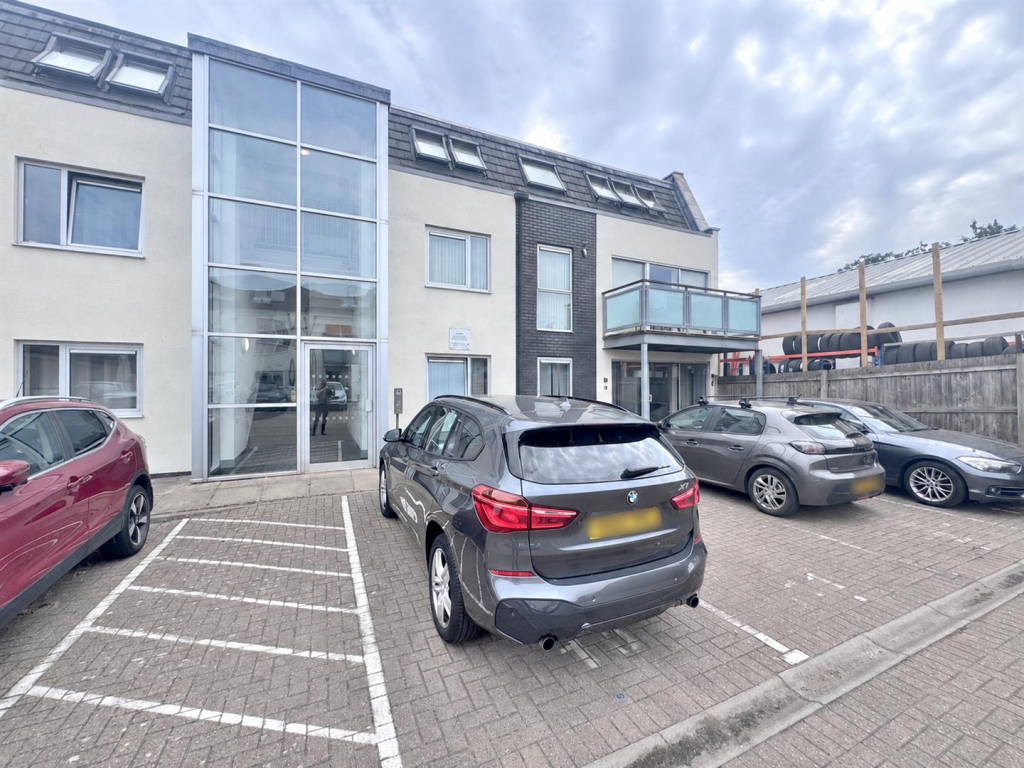 2 bed 1st Floor Flat for rent in Waltham Cross. From Absolute Property Sales Ltd