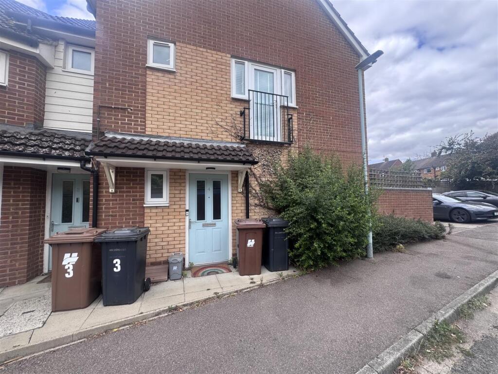 2 bed 1st Floor Flat for rent in Potters Bar. From Absolute Property Sales Ltd