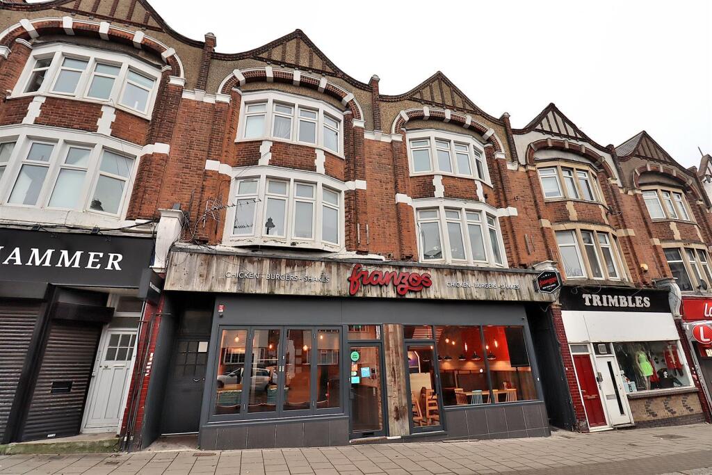 4 bed 1st Floor Flat for rent in Crews Hill. From Absolute Property Sales Ltd 4 bed 1st Floor Flat for rent in Crews Hill. From Absolute Property Sales Ltd