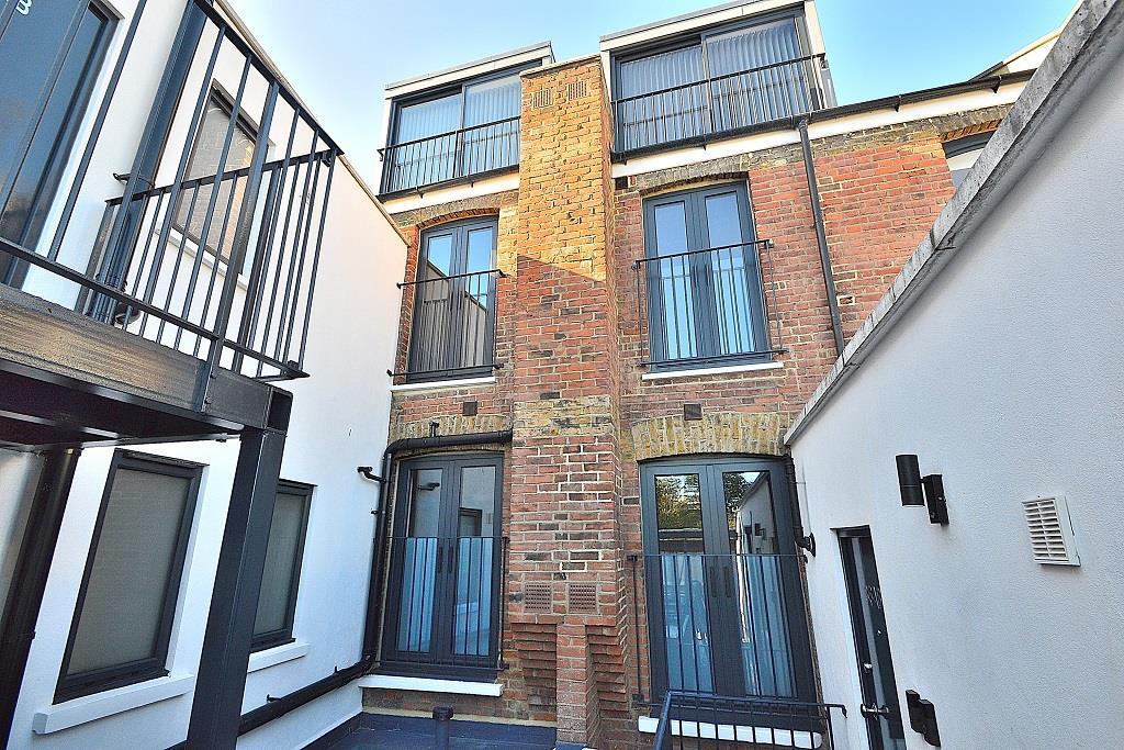 2 bed Detached for rent in Hornsey. From Absolute Property Sales Ltd