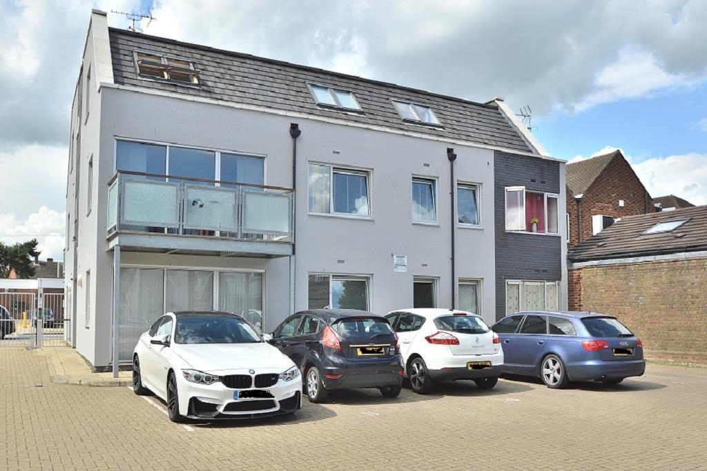2 bed 1st Floor Flat for rent in Cheshunt. From Absolute Property Sales Ltd