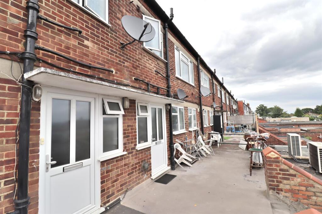 1 bed House Share for rent in London. From Absolute Property Sales Ltd
