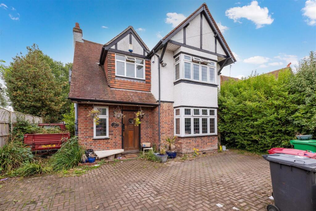 3 bed Detached for rent in Hitchambury. From Jackson O'Rourke - Cippenham