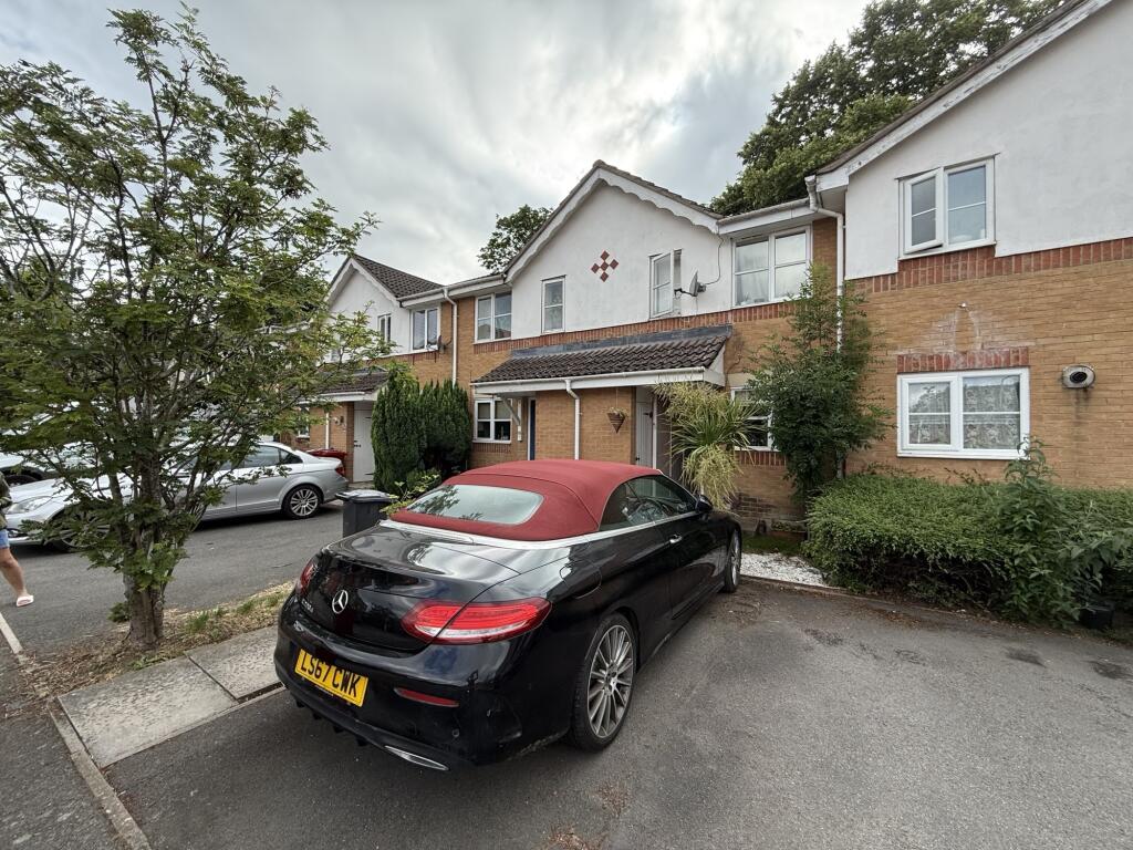 2 bed Mid Terraced House for rent in Slough. From Jackson O'Rourke - Cippenham
