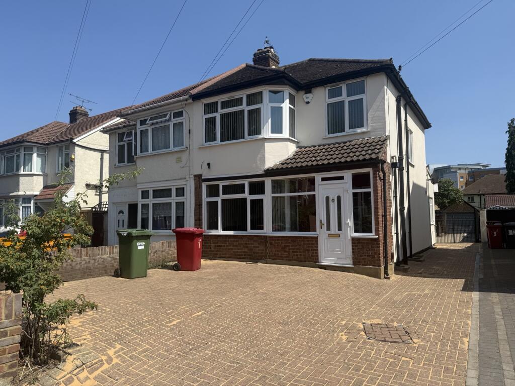 3 bed Semi Detached for rent in Slough. From Jackson O'Rourke - Cippenham 3 bed Semi Detached for rent in Slough. From Jackson O'Rourke - Cippenham