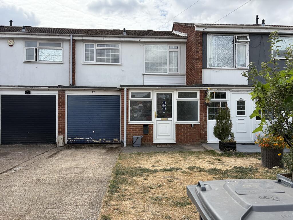 3 bed Mid Terraced House for rent in Slough. From Jackson O'Rourke - Cippenham