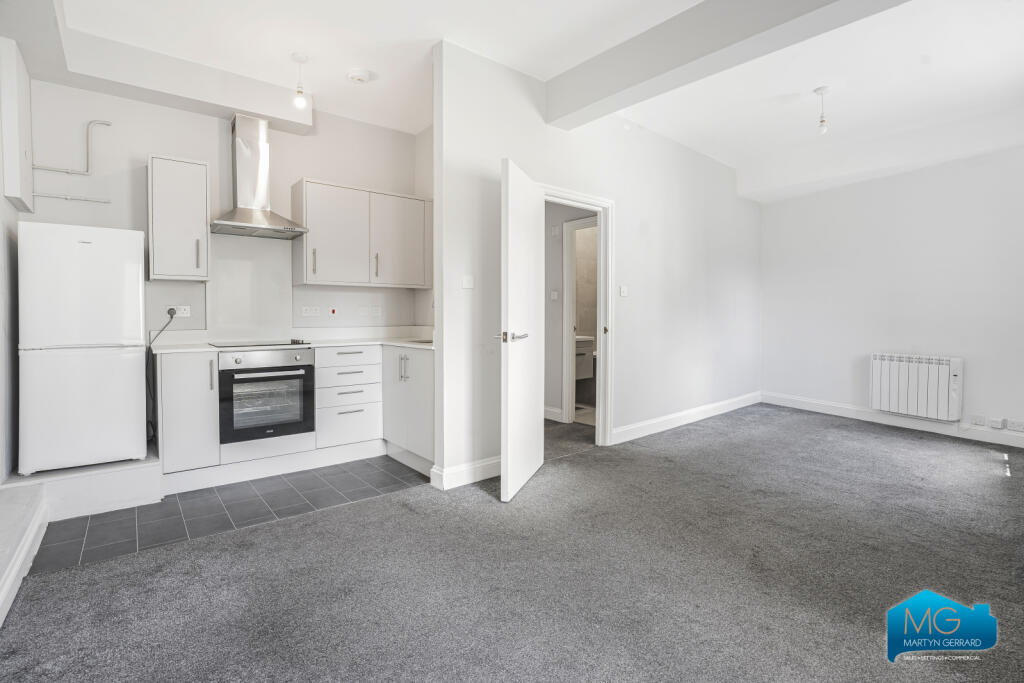 4 bed Studio for rent in Barnet. From Martyn Gerrard - Barnet