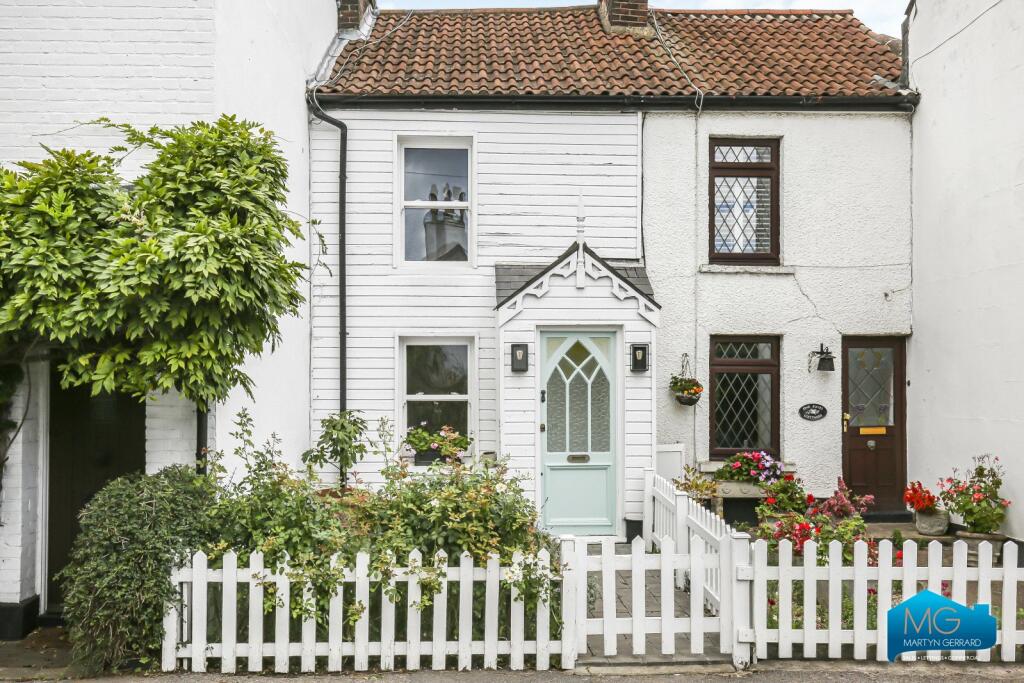 2 bed Mid Terraced House for rent in Arkley. From Martyn Gerrard - Barnet 2 bed Mid Terraced House for rent in Arkley. From Martyn Gerrard - Barnet