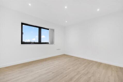 1 bed 1st Floor Flat for rent in Romford. From Luxe Residential - South Woodford