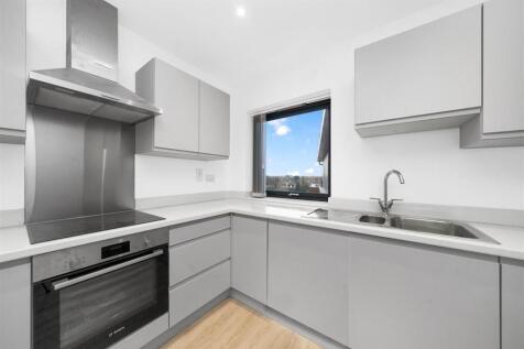 1 bed 1st Floor Flat for rent in Romford. From Luxe Residential - South Woodford