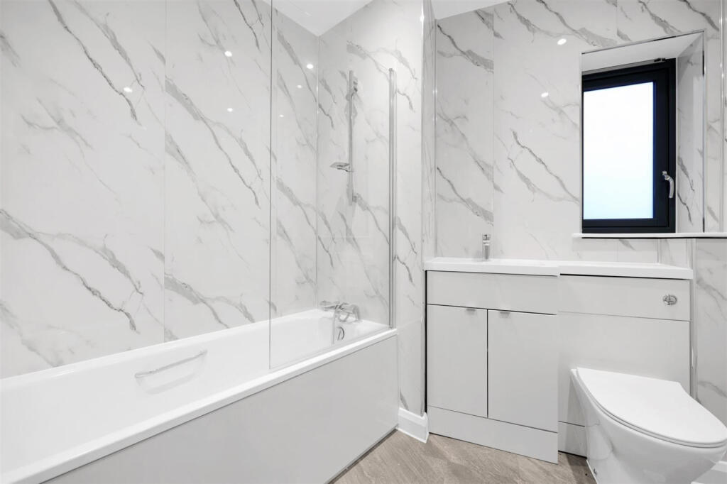 1 bed 1st Floor Flat for rent in Romford. From Luxe Residential - South Woodford