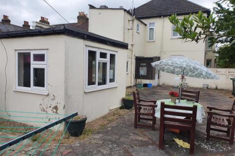 6 bed Detached for rent in Hoddesdon. From Luxe Residential - South Woodford