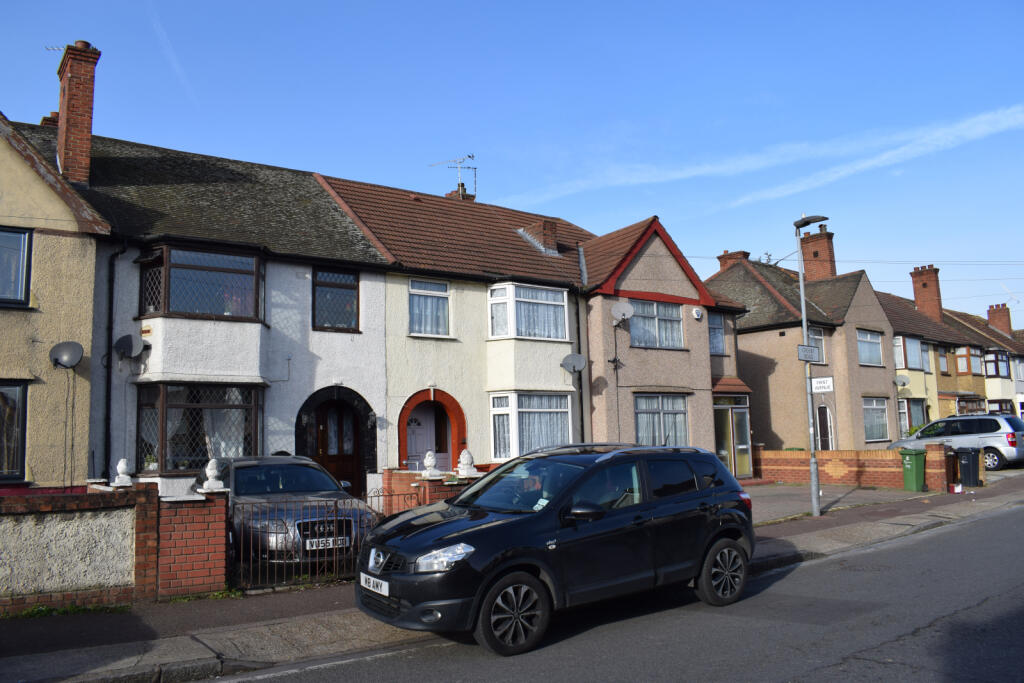 3 bed Semi Detached for rent in Dagenham. From Luxe Residential - South Woodford