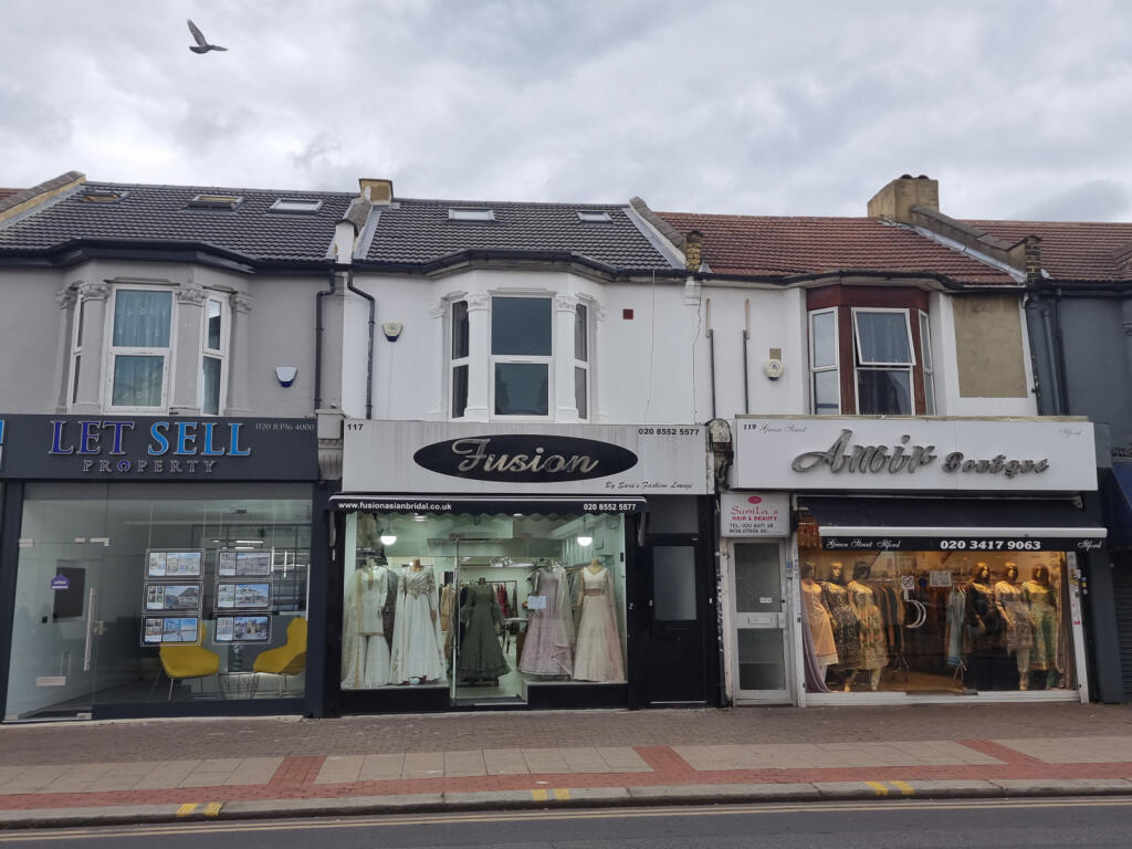 3 bed 1st Floor Flat for rent in London. From Luxe Residential - South Woodford