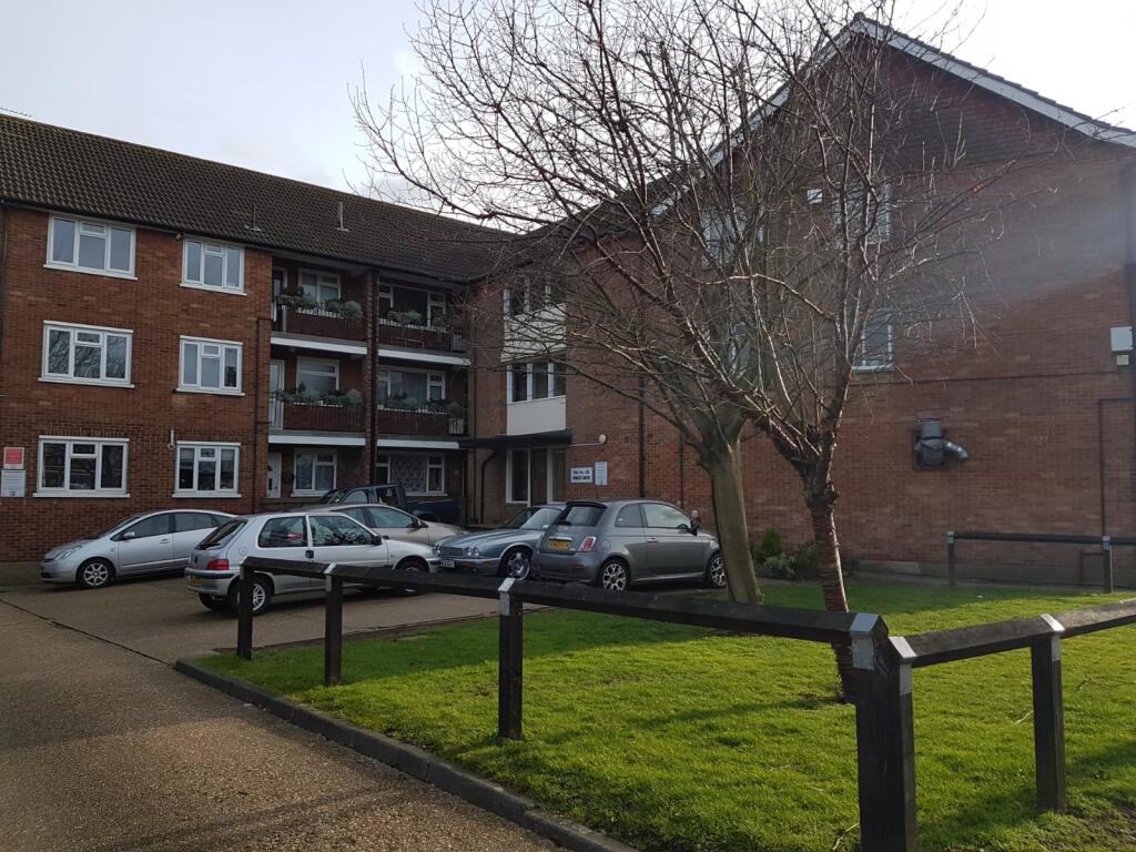 2 bed 1st Floor Flat for rent in Theydon Bois. From Luxe Residential - South Woodford