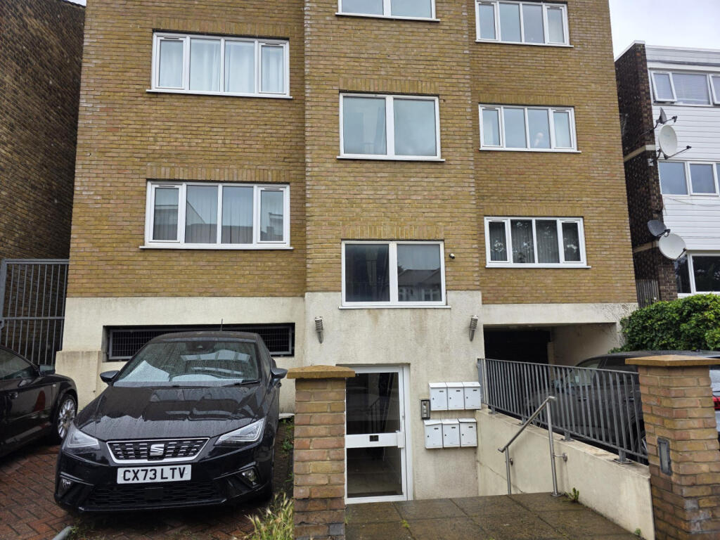 2 bed 1st Floor Flat for rent in Wanstead. From Luxe Residential - South Woodford