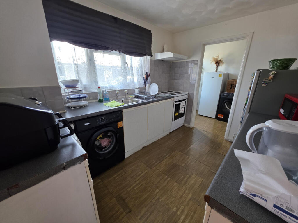 3 bed 1st Floor Flat for rent in Edmonton. From Luxe Residential - South Woodford