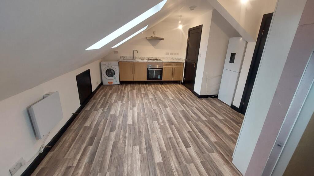 4 bed Studio for rent in Woodford. From Luxe Residential - South Woodford