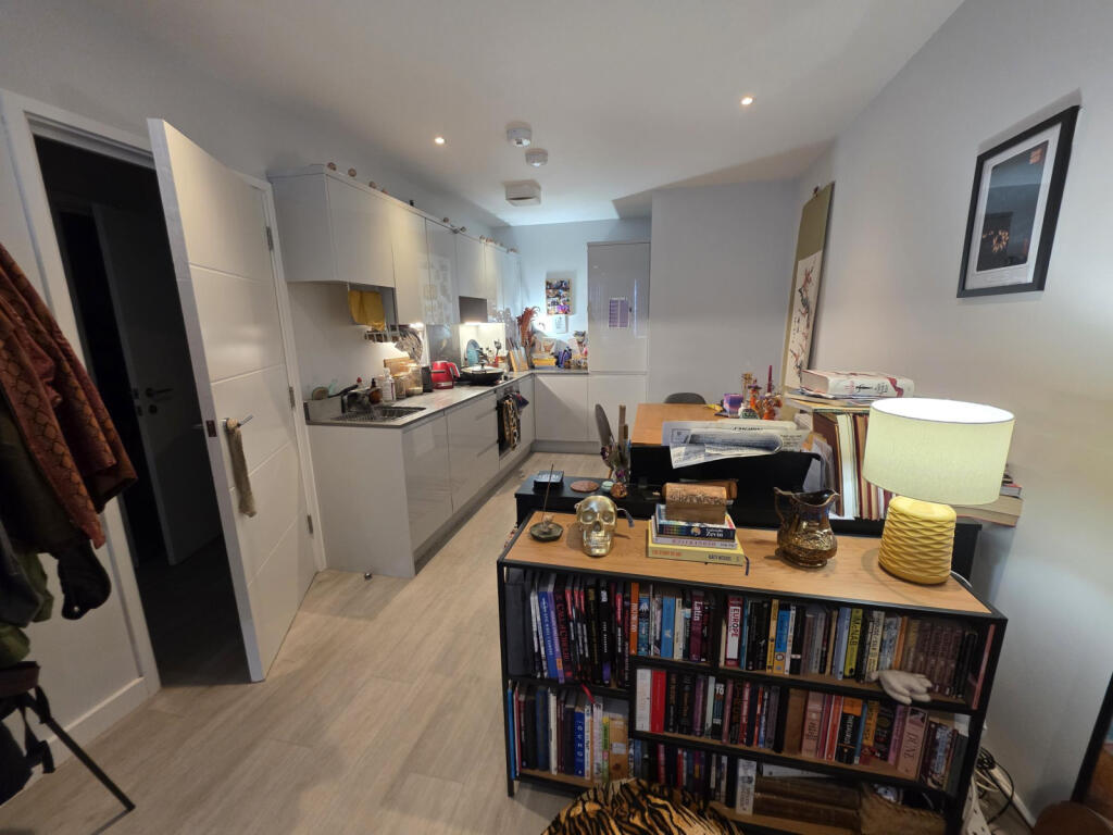 1 bed 1st Floor Flat for rent in Woodford. From Luxe Residential - South Woodford 1 bed 1st Floor Flat for rent in Woodford. From Luxe Residential - South Woodford