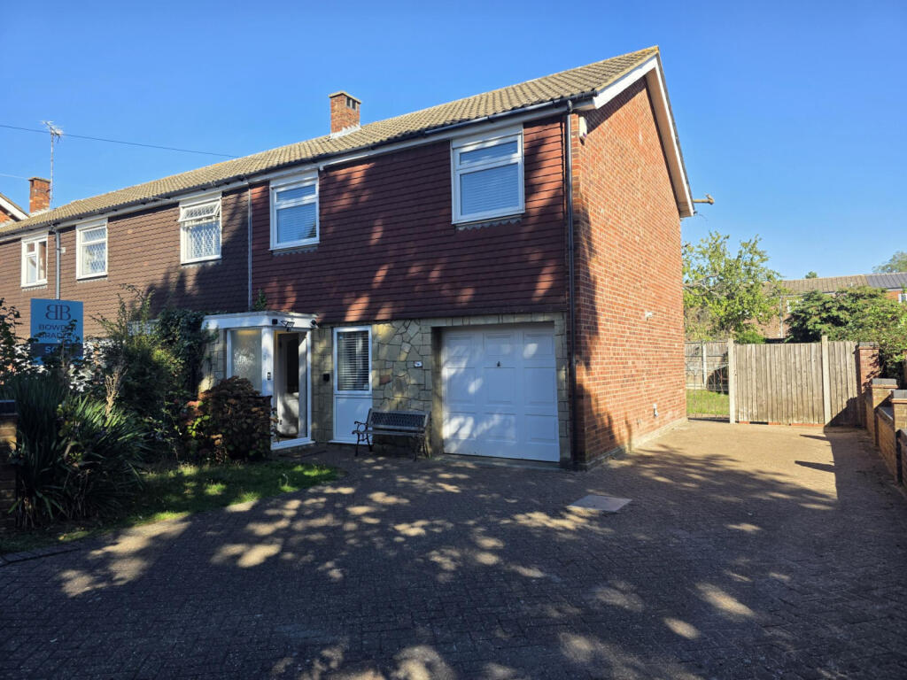 3 bed End of Terrace for rent in Chigwell. From Luxe Residential - South Woodford