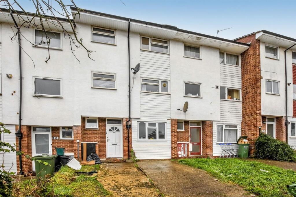 5 bed Mid Terraced House for rent in Guildford. From Cavender Estate Agent - Guildford 5 bed Mid Terraced House for rent in Guildford. From Cavender Estate Agent - Guildford
