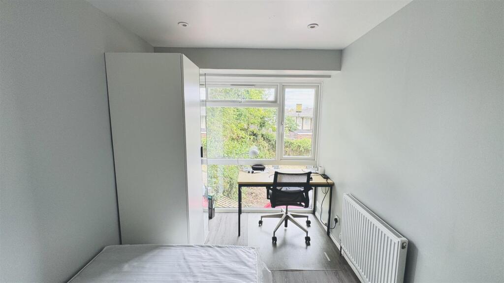 6 bed End of Terrace for rent in Guildford. From Cavender Estate Agent - Guildford