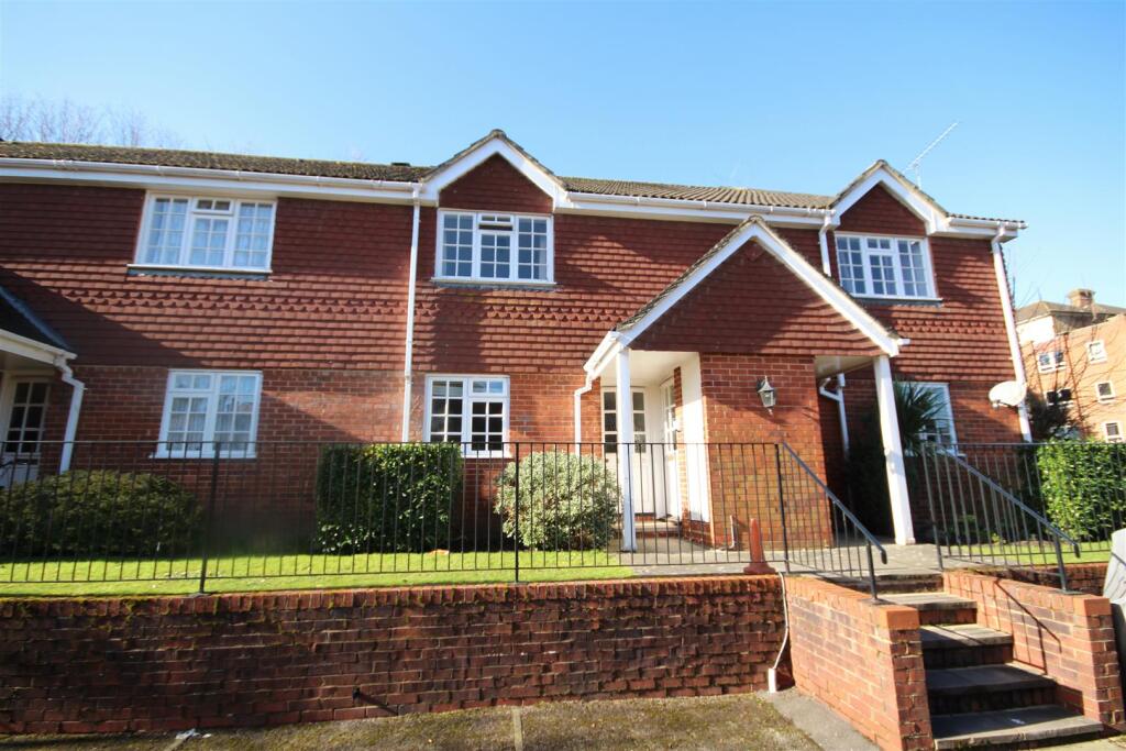 1 bed 1st Floor Flat for rent in Guildford. From Cavender Estate Agent - Guildford