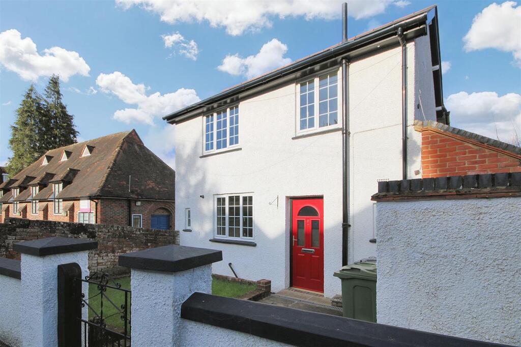 3 bed Detached for rent in Guildford. From Cavender Estate Agent - Guildford 3 bed Detached for rent in Guildford. From Cavender Estate Agent - Guildford