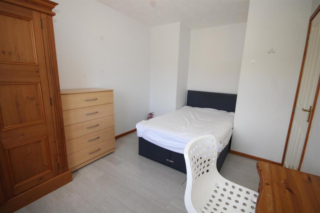 1 bed House Share for rent in Guildford. From Cavender Estate Agent - Guildford