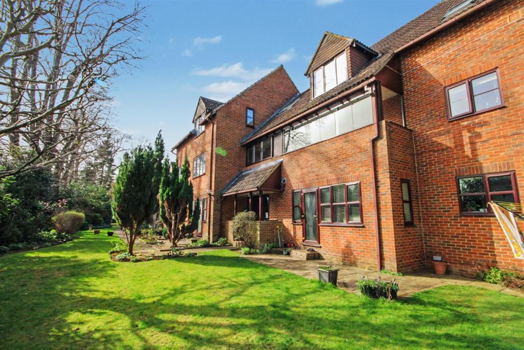2 bed 1st Floor Flat for rent in Godalming. From Cavender Estate Agent - Guildford 2 bed 1st Floor Flat for rent in Godalming. From Cavender Estate Agent - Guildford