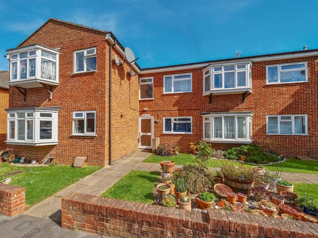 1 bed 1st Floor Flat for rent in Guildford. From Cavender Estate Agent - Guildford
