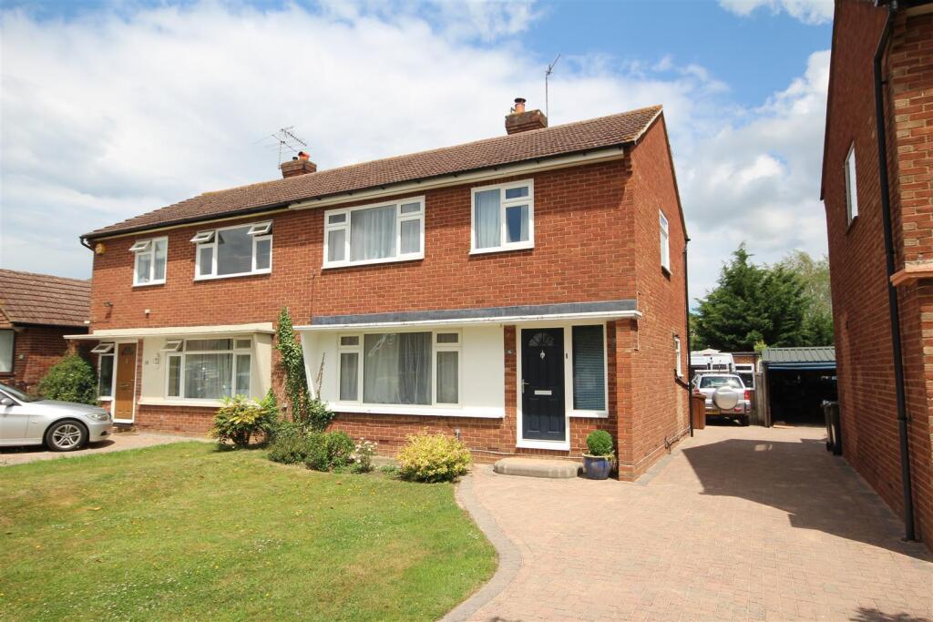 3 bed Detached for rent in Guildford. From Cavender Estate Agent - Guildford