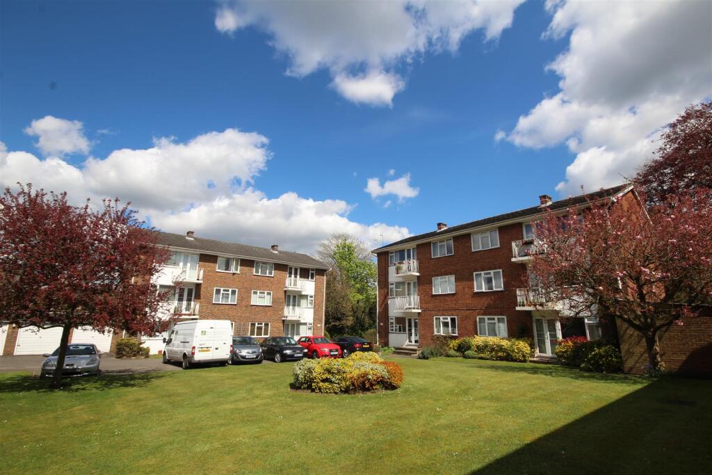 2 bed 1st Floor Flat for rent in Guildford. From Cavender Estate Agent - Guildford