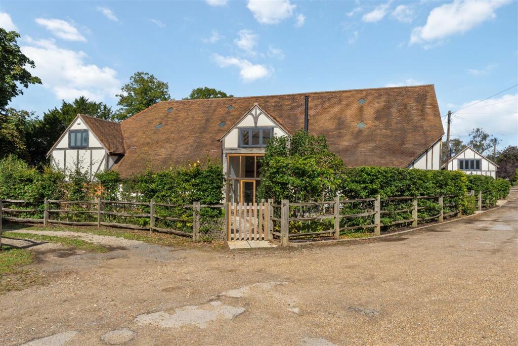 3 bed Detached for rent in Guildford. From Cavender Estate Agent - Guildford