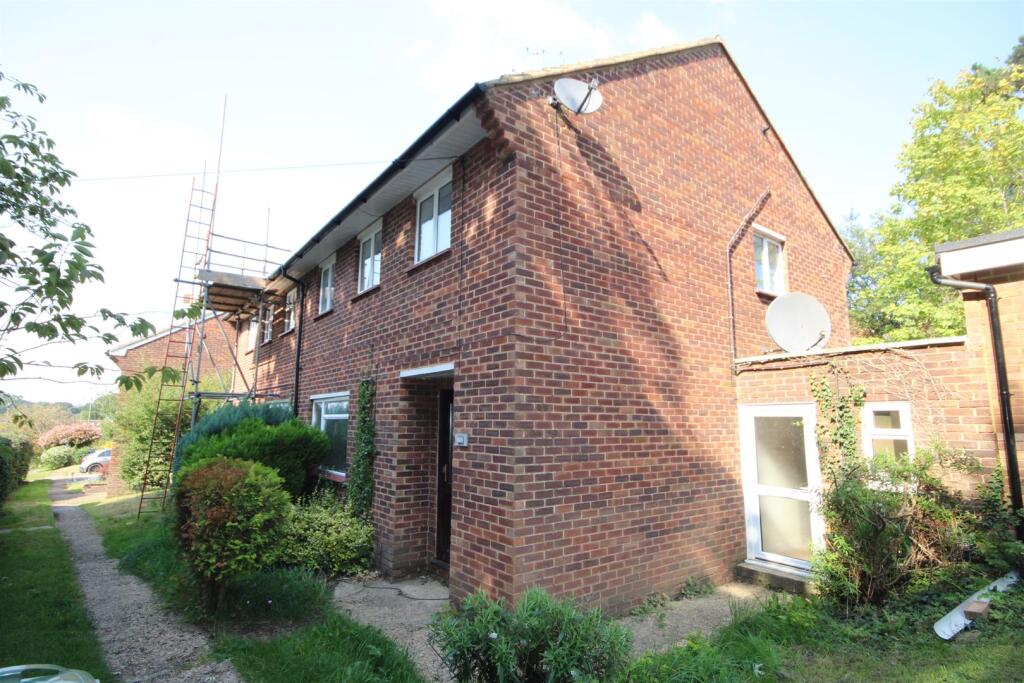 3 bed Detached for rent in Guildford. From Cavender Estate Agent - Guildford 3 bed Detached for rent in Guildford. From Cavender Estate Agent - Guildford