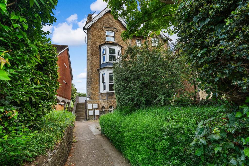 1 bed 1st Floor Flat for rent in Guildford. From Cavender Estate Agent - Guildford 1 bed 1st Floor Flat for rent in Guildford. From Cavender Estate Agent - Guildford