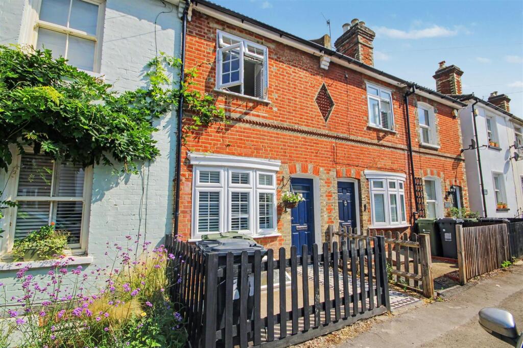 2 bed Mid Terraced House for rent in Guildford. From Cavender Estate Agent - Guildford