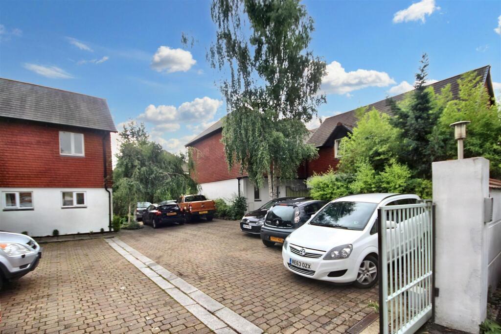 3 bed Detached for rent in Guildford. From Cavender Estate Agent - Guildford