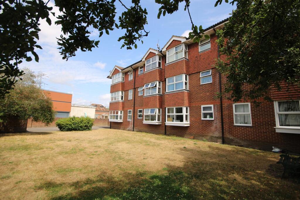 1 bed 1st Floor Flat for rent in Guildford. From Cavender Estate Agent - Guildford