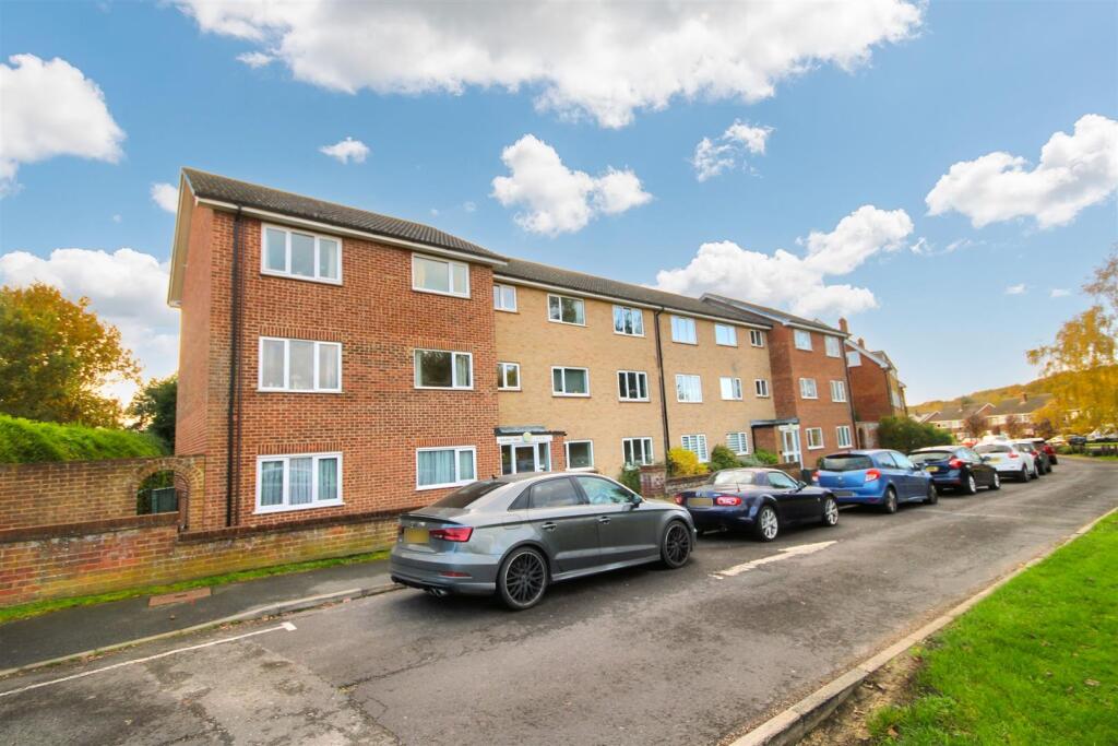 2 bed 1st Floor Flat for rent in Wood Street Village. From Cavender Estate Agent - Guildford