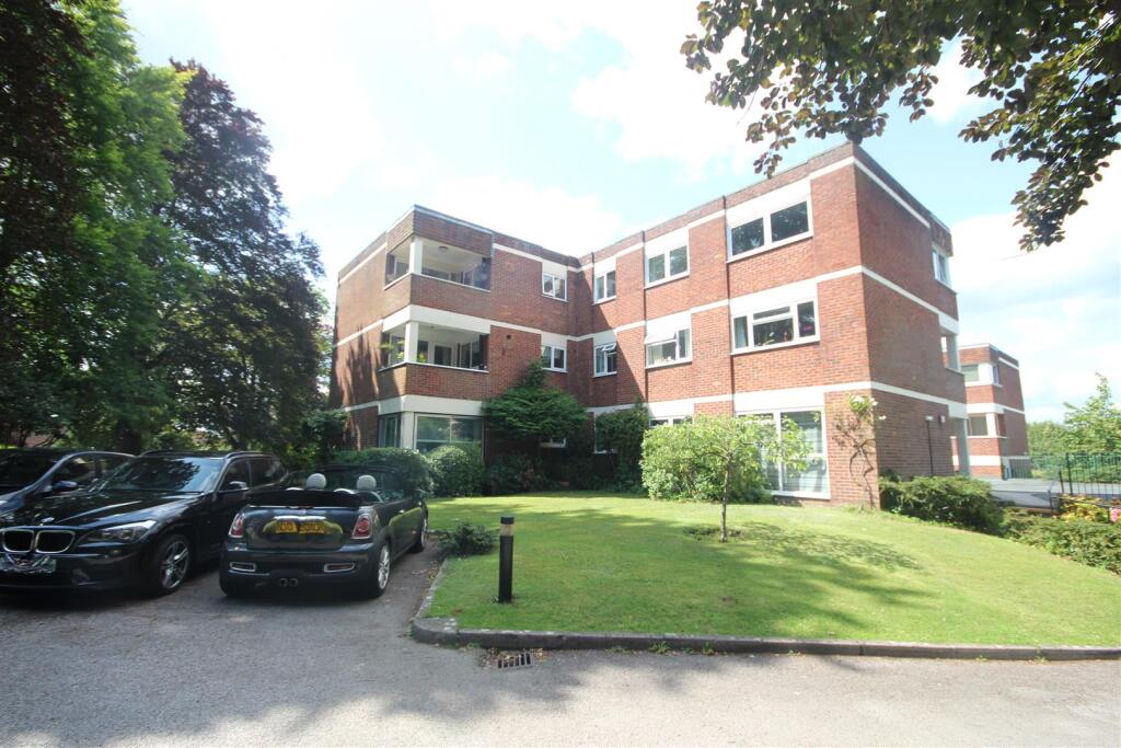 2 bed 1st Floor Flat for rent in Guildford. From Cavender Estate Agent - Guildford