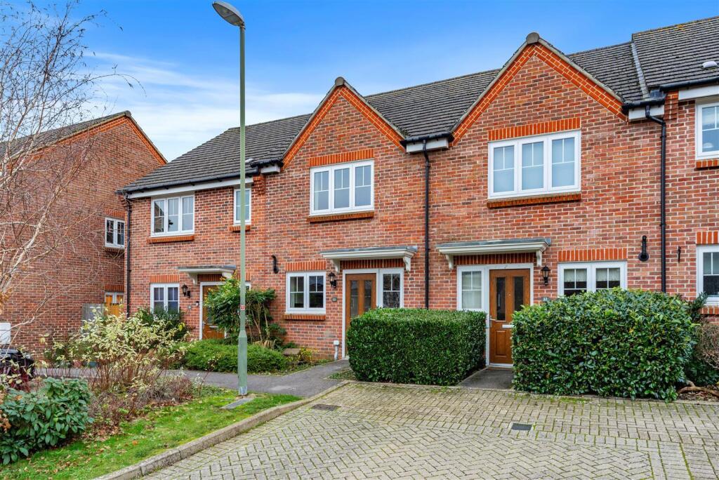 2 bed Detached for rent in Guildford. From Cavender Estate Agent - Guildford