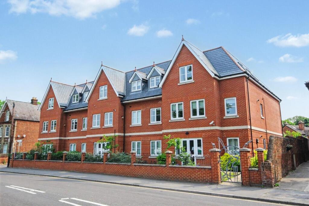 2 bed 1st Floor Flat for rent in Guildford. From Cavender Estate Agent - Guildford 2 bed 1st Floor Flat for rent in Guildford. From Cavender Estate Agent - Guildford