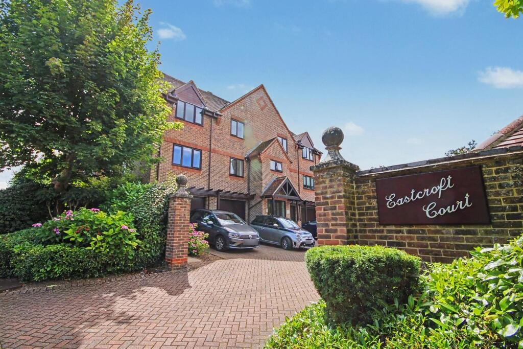 2 bed 1st Floor Flat for rent in Guildford. From Cavender Estate Agent - Guildford