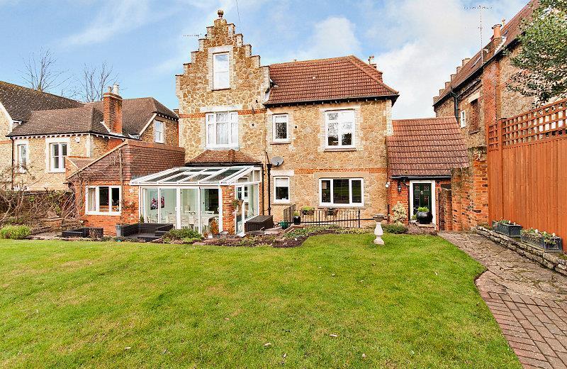 1 bed 1st Floor Flat for rent in Guildford. From Cavender Estate Agent - Guildford