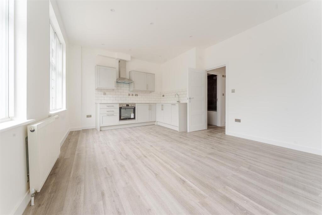 1 bed 1st Floor Flat for rent in Guildford. From Cavender Estate Agent - Guildford