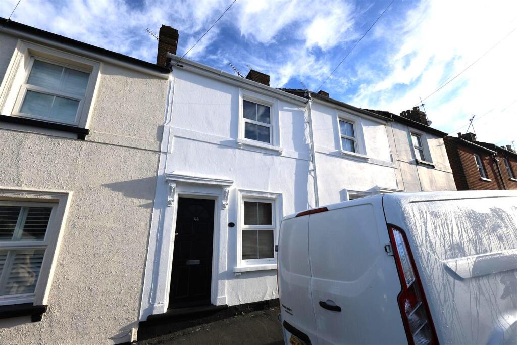 2 bed Mid Terraced House for rent in Sevenoaks. From Cavendish - Sevenoaks