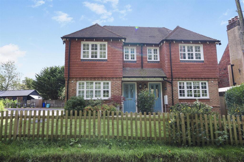 3 bed Semi Detached for rent in Tonbridge. From Cavendish - Sevenoaks
