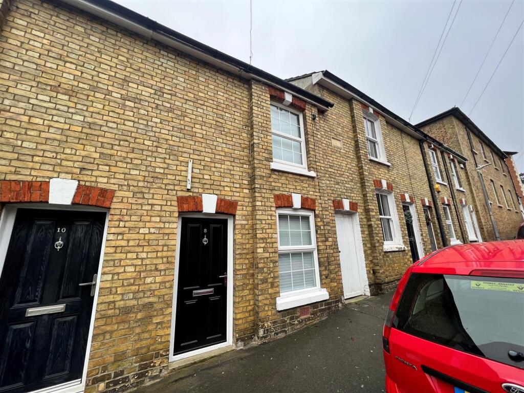 1 bed Mid Terraced House for rent in Sevenoaks. From Cavendish - Sevenoaks