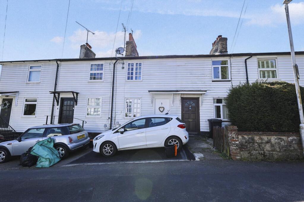 2 bed Mid Terraced House for rent in Sevenoaks. From Cavendish - Sevenoaks